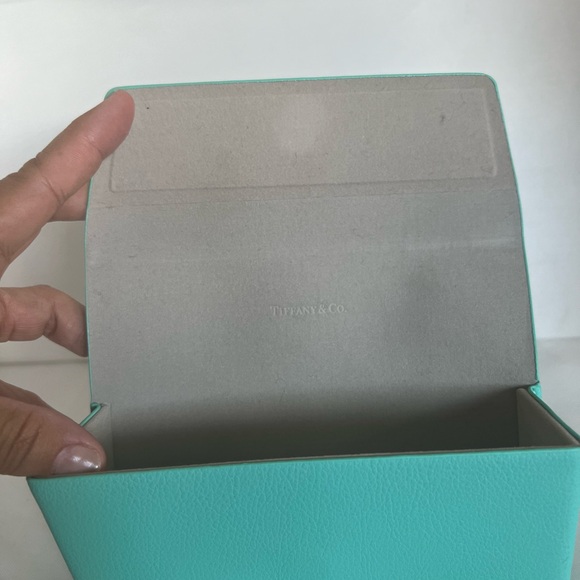 Tiffany sun glasses box - Picture 2 of 3